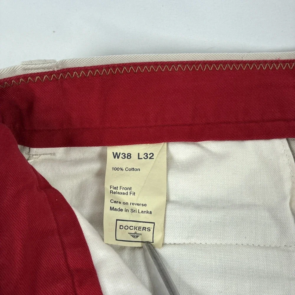 Y2K Mens Dockers Iconic Khaki Flat Front Relaxed Fit Pants Size 38x32 NWT Beige